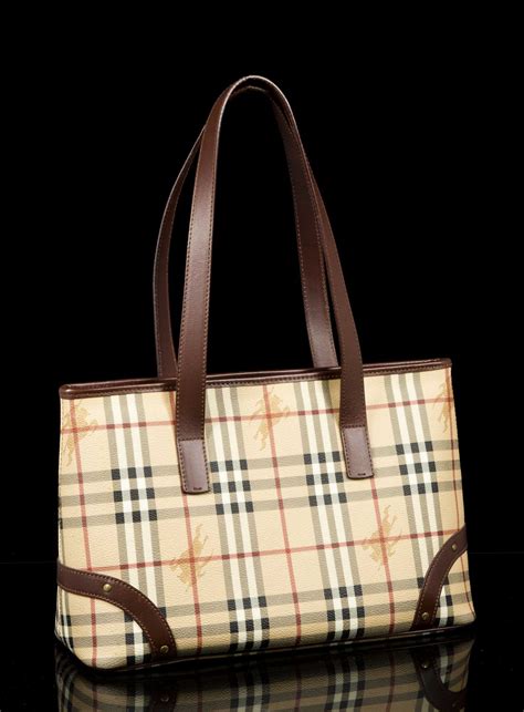 the burberry tote auction